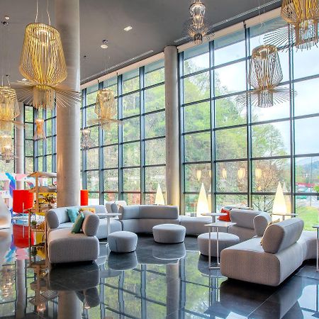 Spirit Hotel Gran Bilbao Bagian luar foto Interior of the hotel