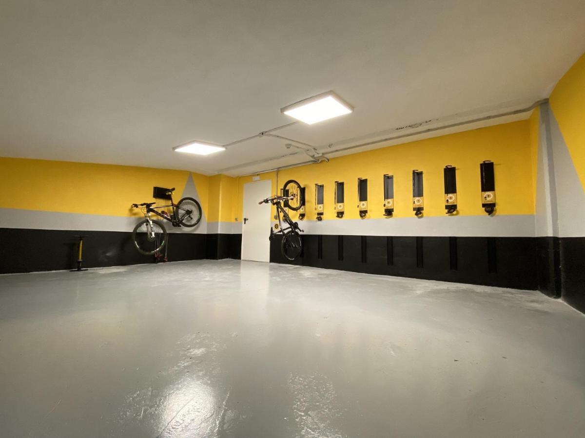 Spirit Hotel Gran Bilbao Bagian luar foto Bike garage