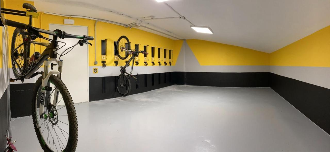 Spirit Hotel Gran Bilbao Bagian luar foto Bike garage