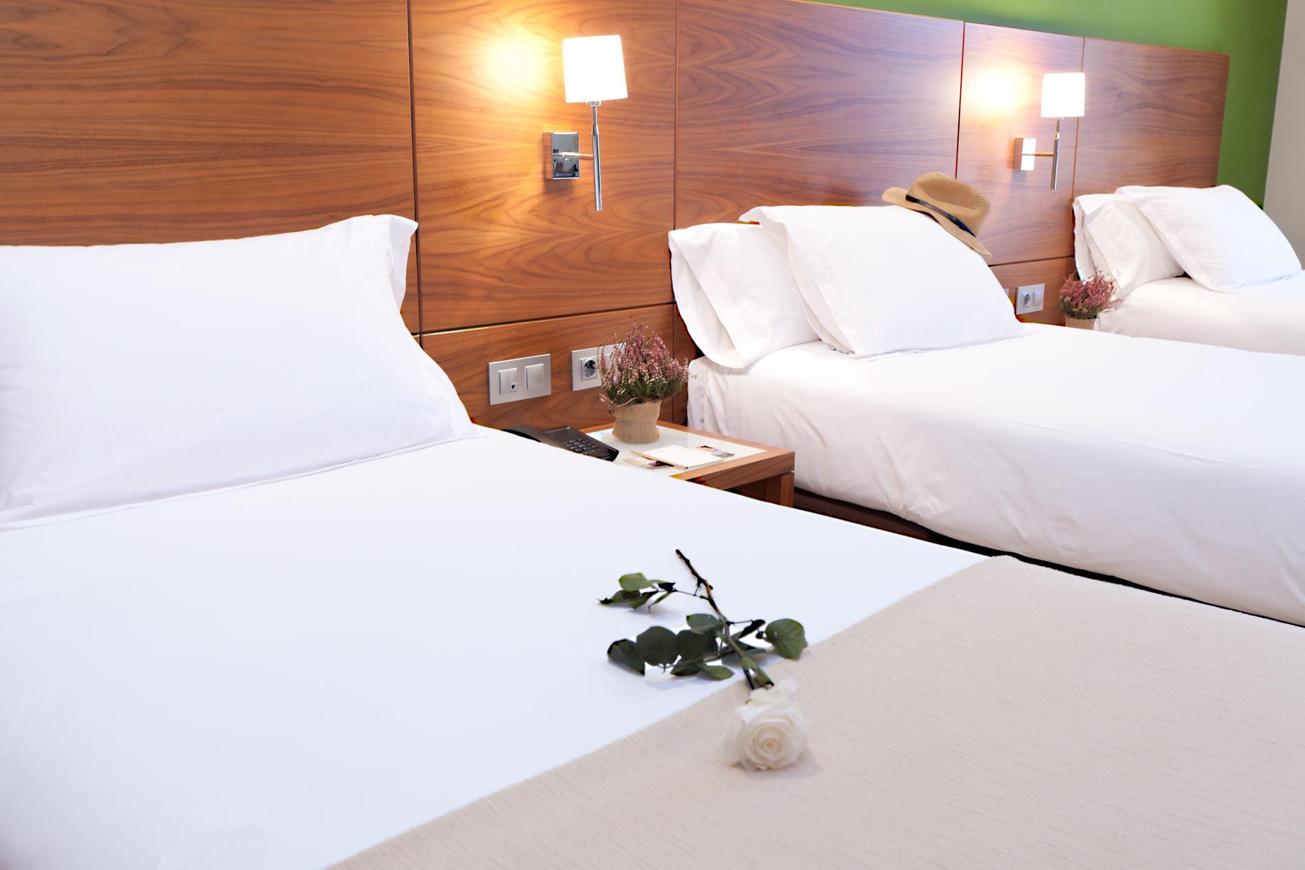 Spirit Hotel Gran Bilbao Bagian luar foto Room at a hotel