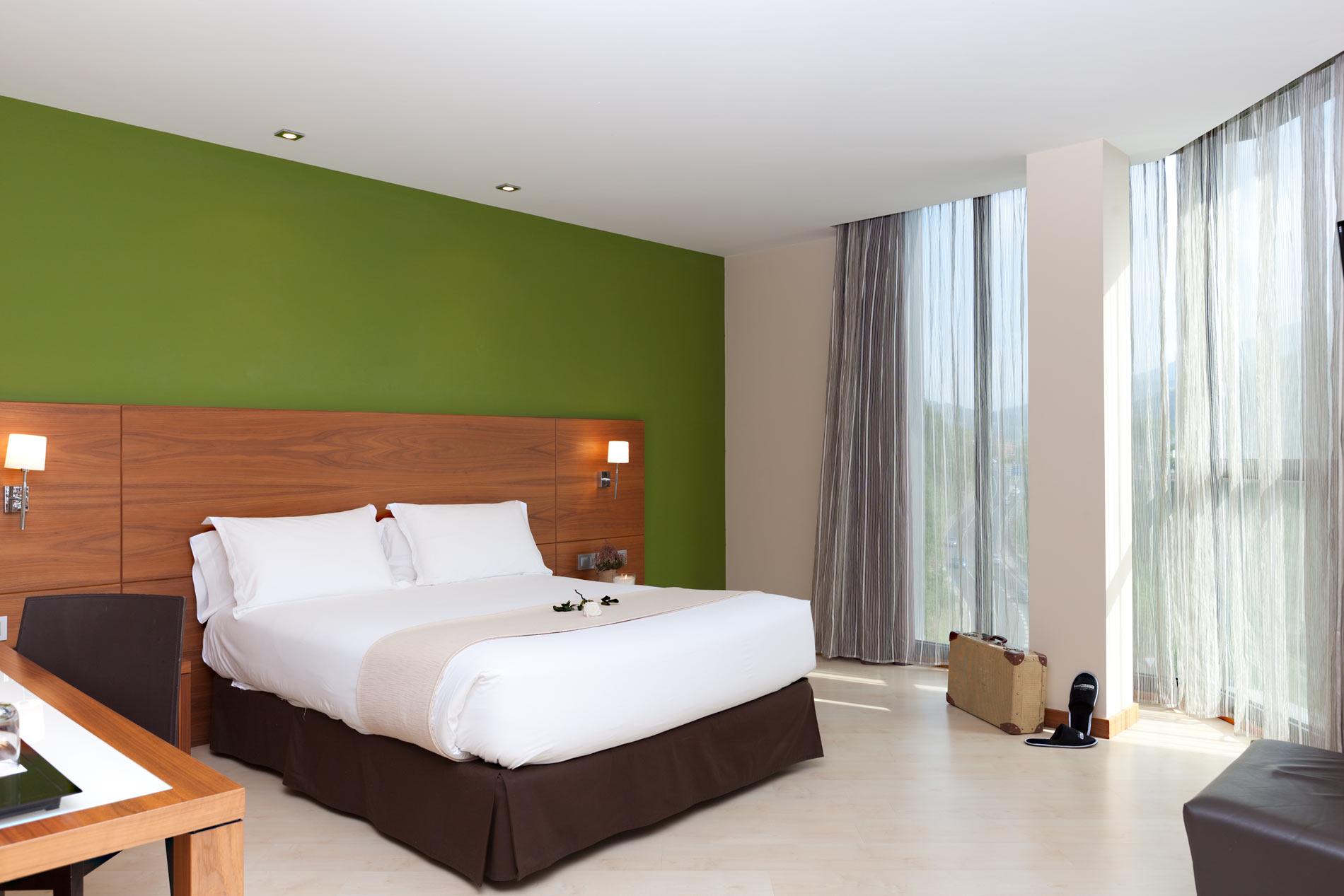 Spirit Hotel Gran Bilbao Bagian luar foto A room at the hotel
